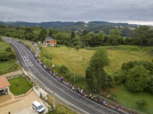 Paso por Quijas. Fotografía de Javi Gil